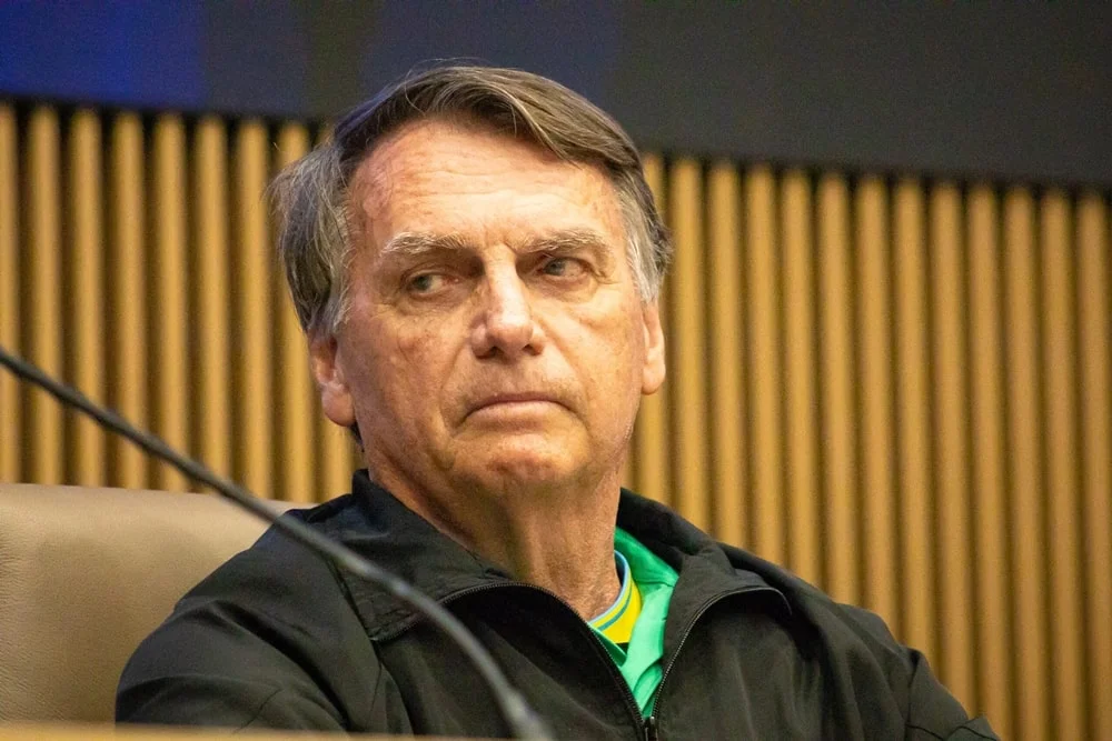 Defesa pede que Bolsonaro possa cumprir pena em regime domiciliar