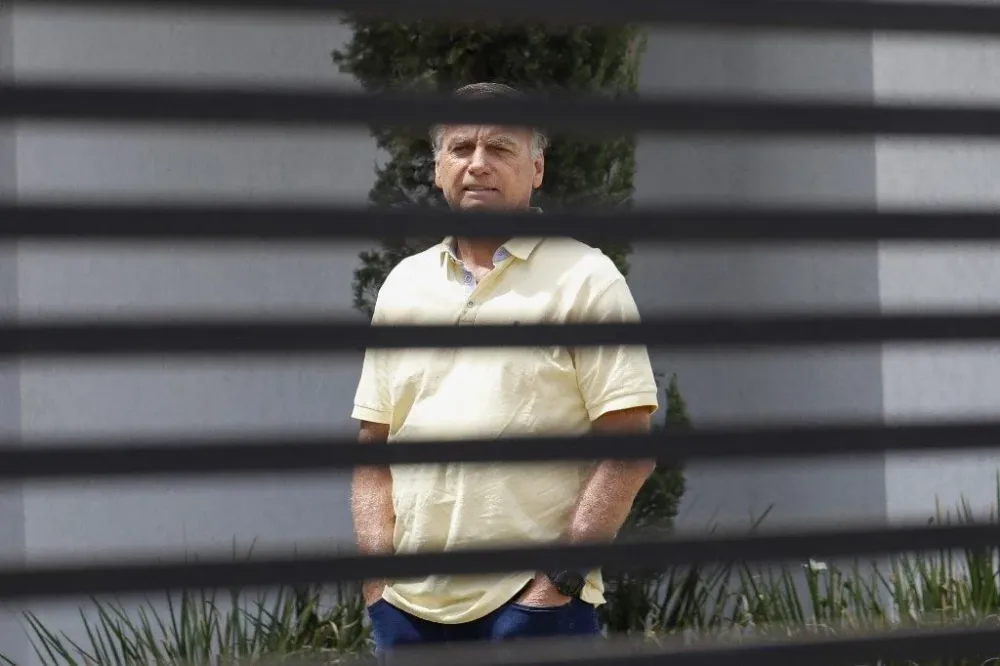 Em decisão unânime, Primeira Turma do STF decide manter Bolsonaro preso