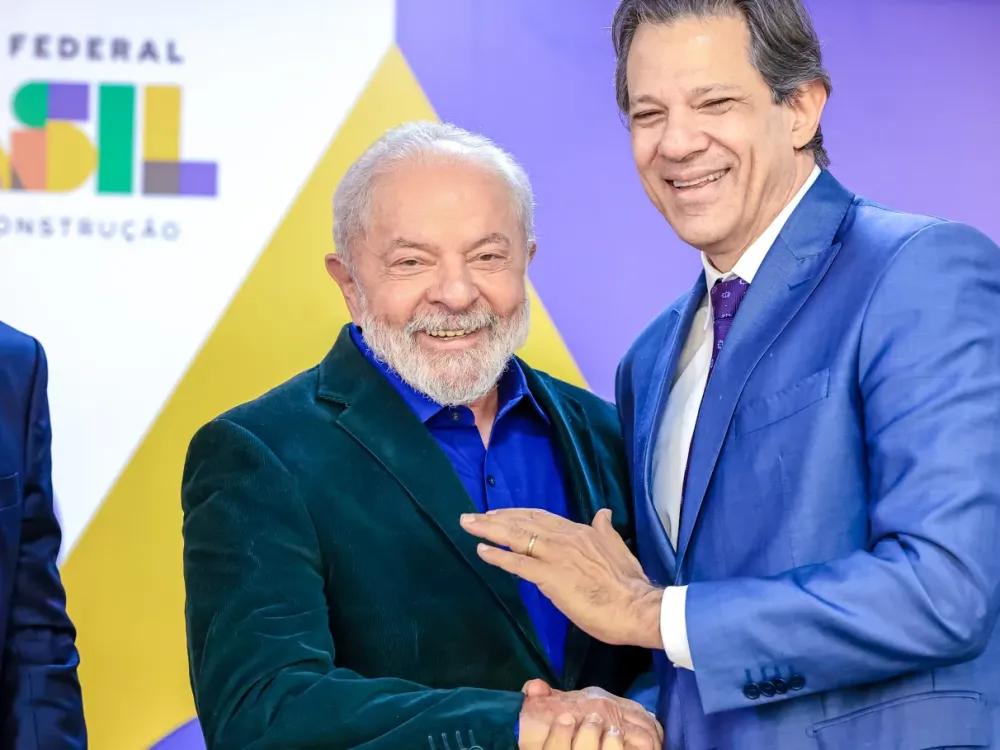 Depois de sacionar lei que isentar IR até R$ 5 mil, Lula sinaliza isenção de PLR e revisão da jornada 6x1
