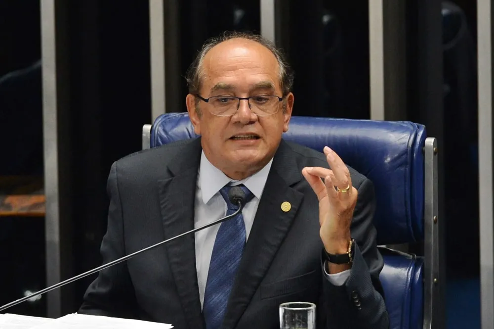 Gilmar Mendes determina que somente a PGR pode pedir impeachment de ministros do STF