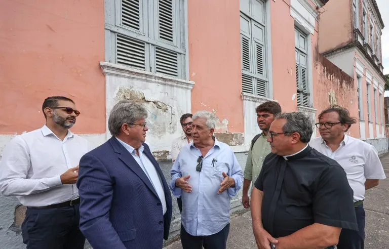 João Azevêdo se reúne com presidente do Vila Galé para instalação de hotel no Centro Histórico de João Pessoa