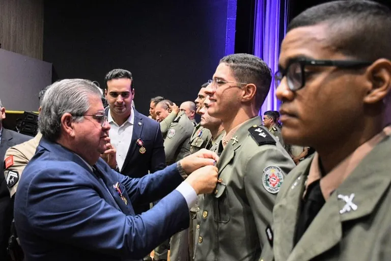 João Azevêdo participa de solenidade pelos 194 anos da PMPB e destaca avanços da instituição na Paraíba
