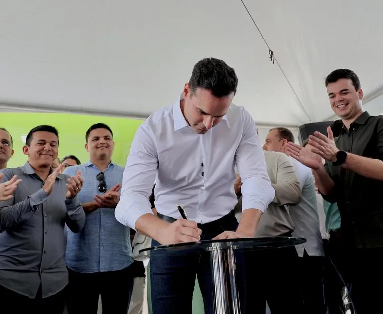 Lucas Ribeiro assina convênio para custeio do Hospital Infantil de Santa Rita