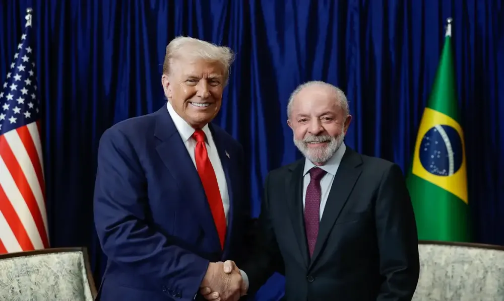 Ibovespa fecha em alta e bate novo recorde impulsionado por Lula e Trump